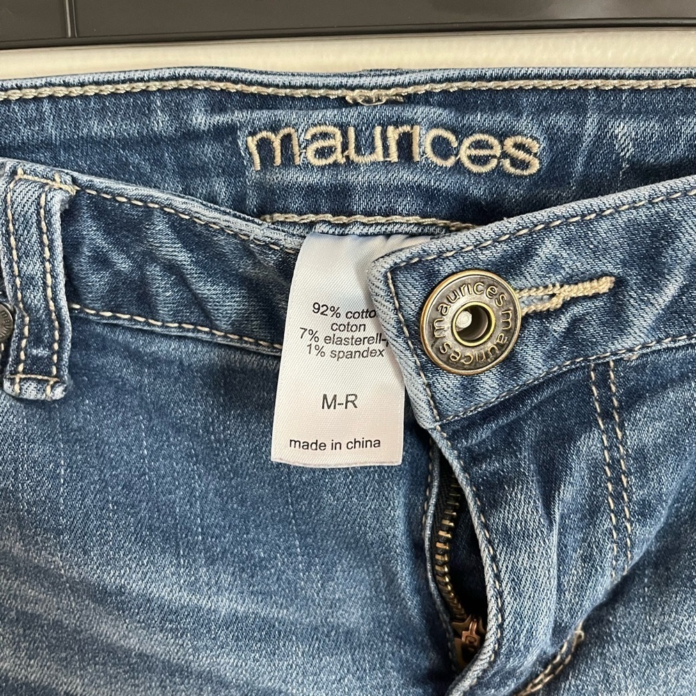 Maurice’s capris - Picture 2 of 3